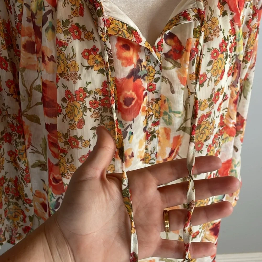 [Hope Springs] “Ivory Mixed Floral” Blouse - Size Medium NWT - Picture 2 of 5